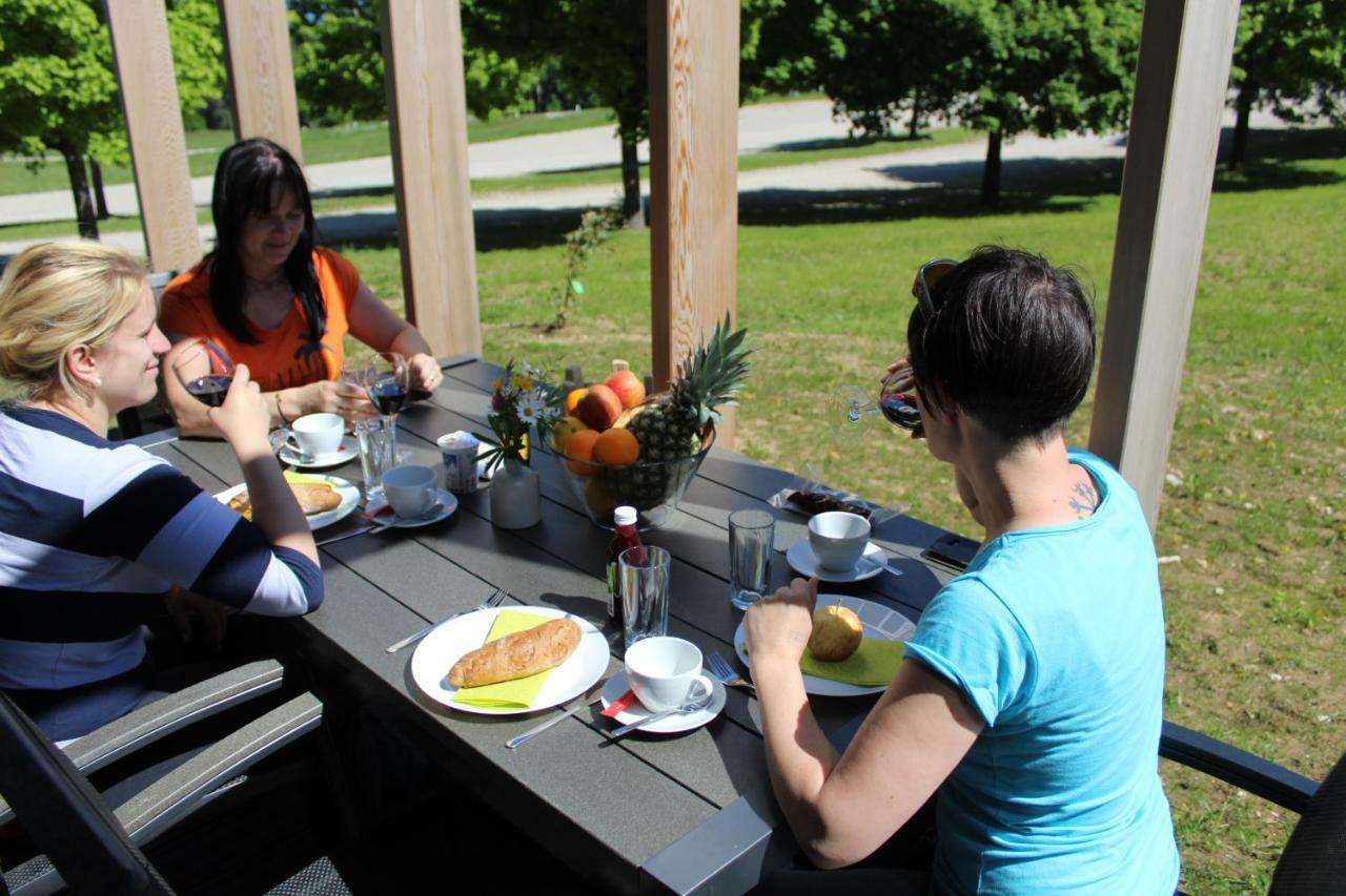 Chaletpark Petzen Hotel Feistritz ob Bleiburg Bagian luar foto