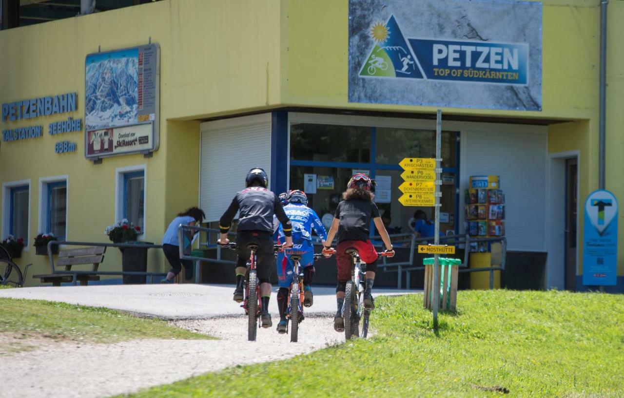 Chaletpark Petzen Feistritz ob Bleiburg Bagian luar foto